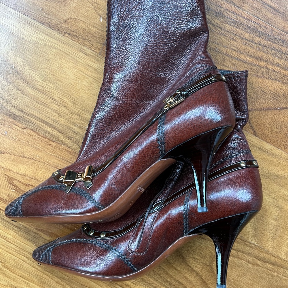 Louis Vuitton Leather heel boots with bow and buckle detail - Picture 3 of 7